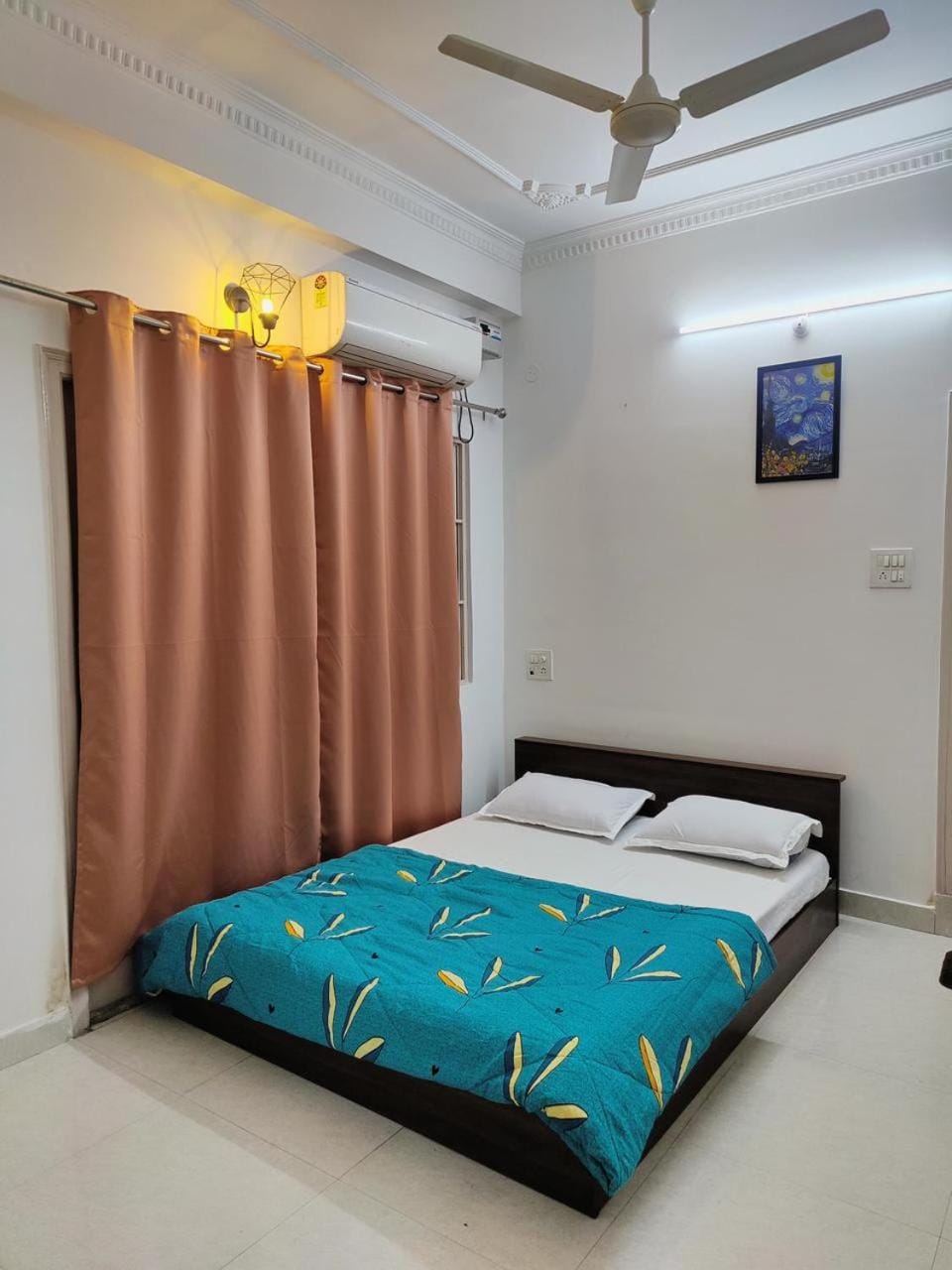 Bed, Photo of the whole room, Bedroom