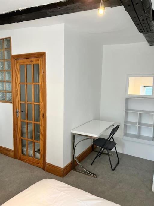 Netflix Chill Apartment Apartment in Godalming