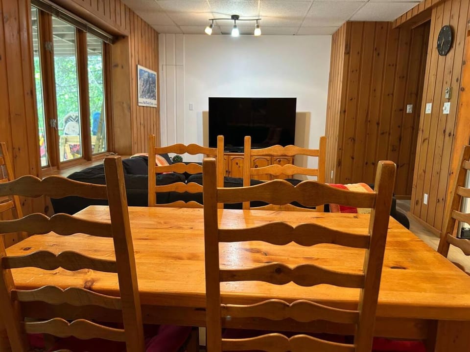 Walk to village-Cozy 2Bdrm, Trails, Forests Apartment in Mont-Tremblant