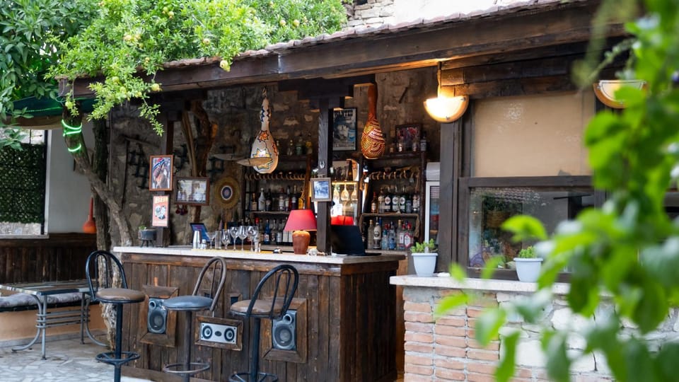 Garden, Lounge or bar