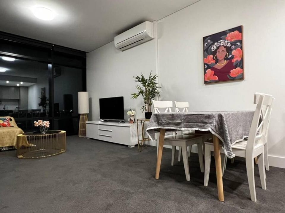 Lovely 2 bedroom APT in centre of Olympic Park Apartment in Sydney