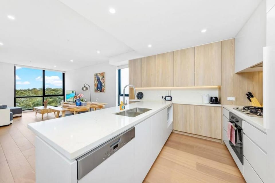 Modern 2BR Oasis - Walk to MQ Uni & Hospital Apartment in Sydney