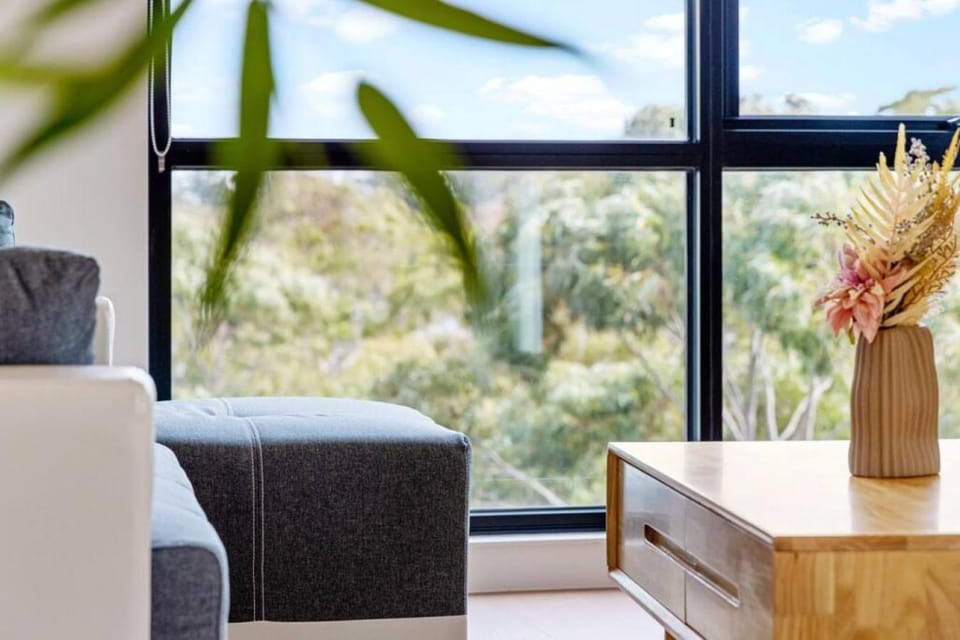 Modern 2BR Oasis - Walk to MQ Uni & Hospital Apartment in Sydney