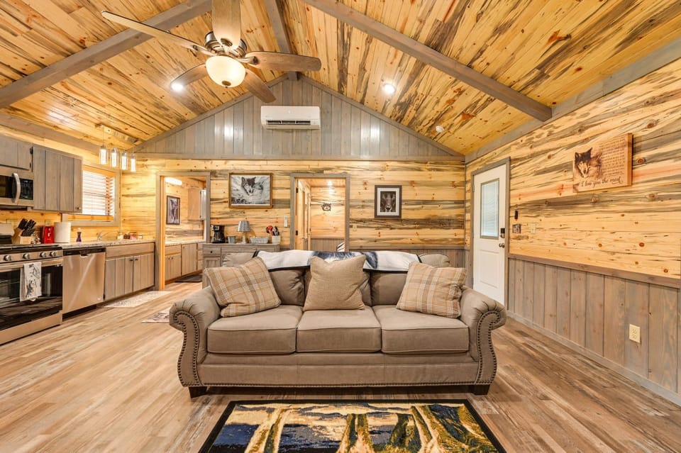 Pet-Friendly Broken Bow Cabin Near Lukfata Creek! Cabin in Oklahoma