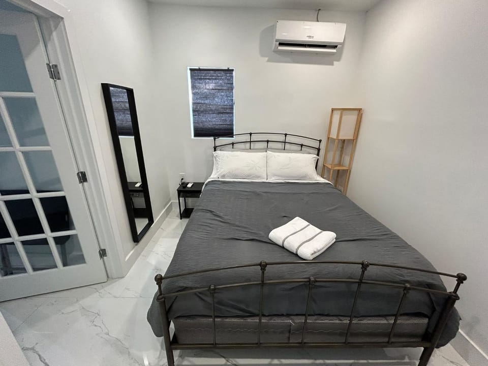 Gorgeous Private Room, near the Airport - Free parking - 02 Vacation rental in Miami
