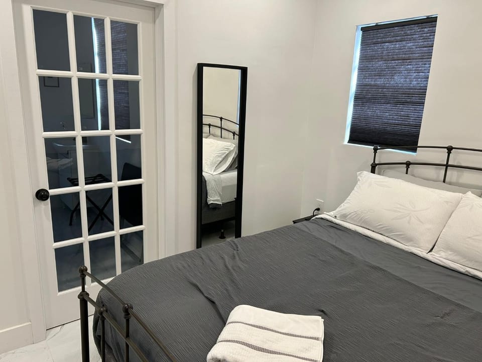 Gorgeous Private Room, near the Airport - Free parking - 02 Vacation rental in Miami