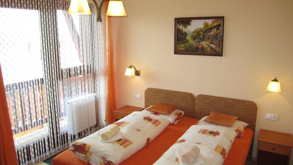 Photo of the whole room, Bedroom, towels