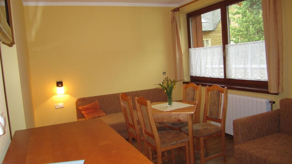 Living room, Photo of the whole room, Seating area