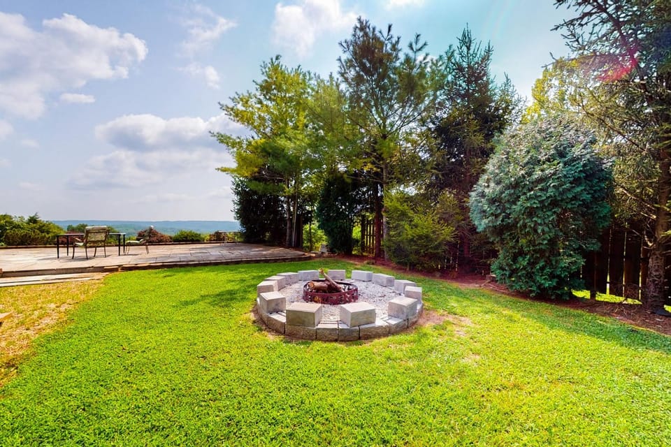 Hot Tub, Lake Monroe Views! 22-Acre Outdoor Oasis House in Indiana