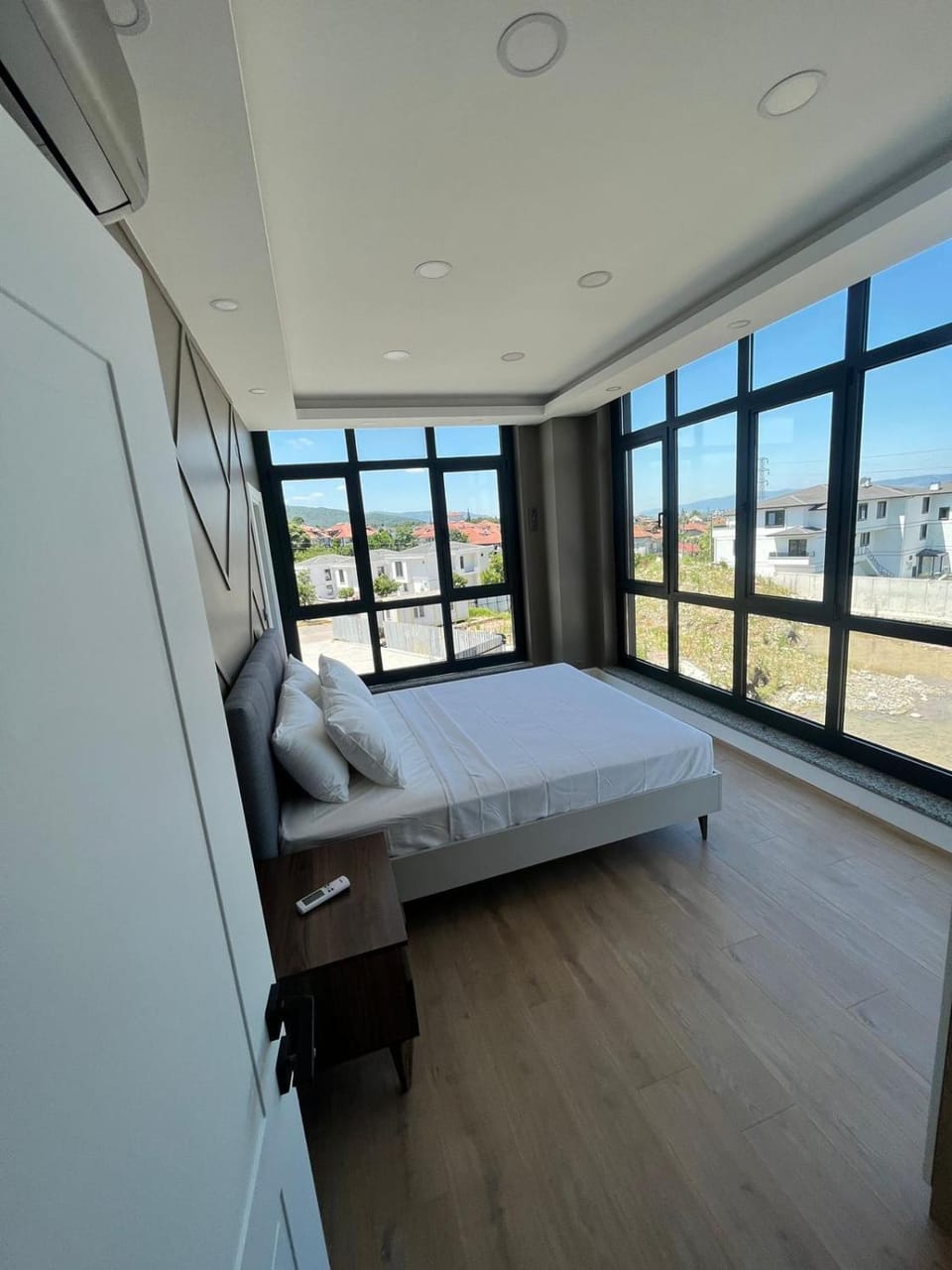 Bed, View (from property/room), Photo of the whole room, Bedroom