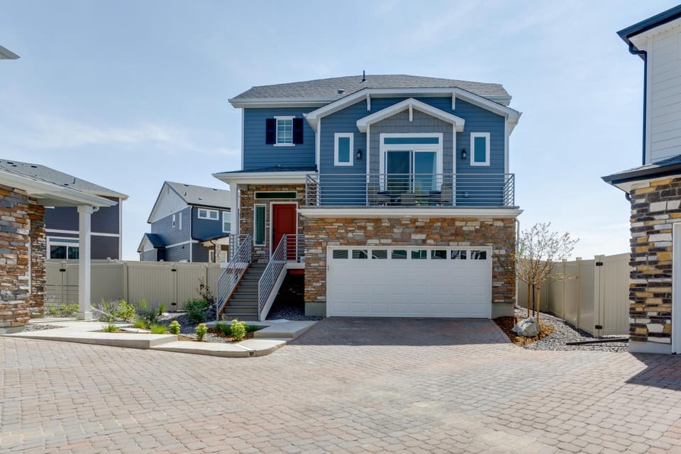 9 Mi to Airport: Pet-Friendly Aurora Home w/ Deck House in Aurora