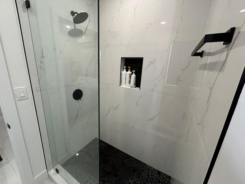 Pretty Private Room, near the Airport - Free parking - 02 Vacation rental in Miami