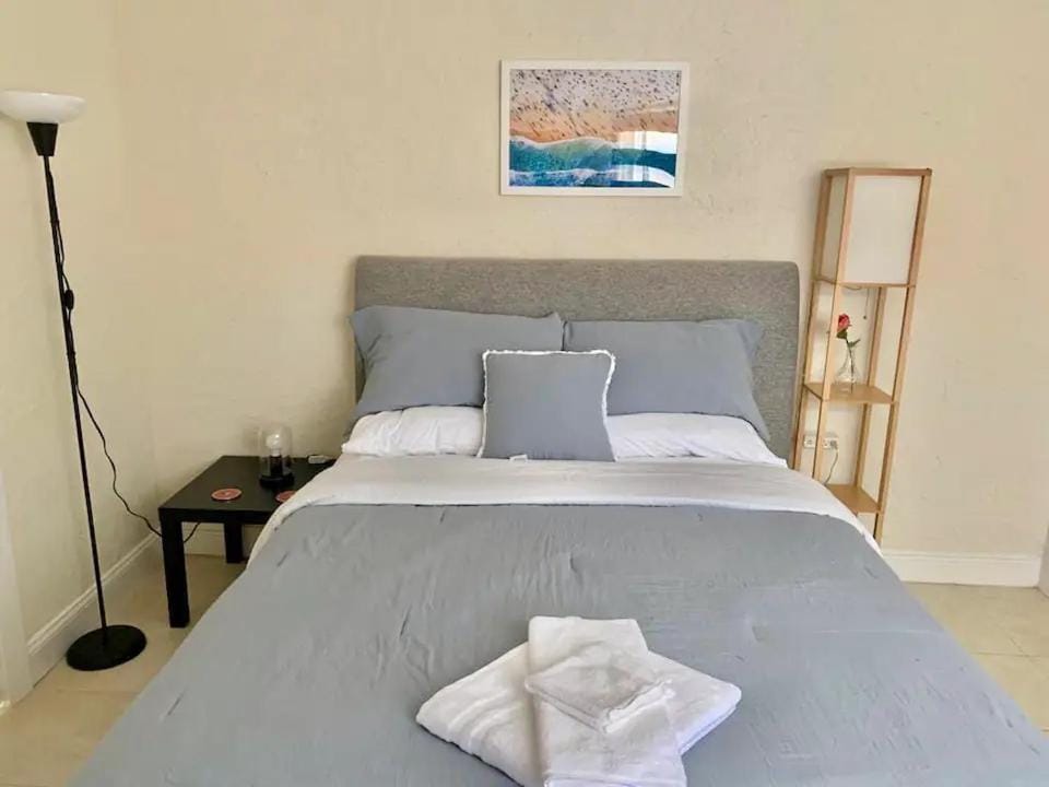 Pretty Private Room, near the Airport - Free parking - 02 Vacation rental in Miami