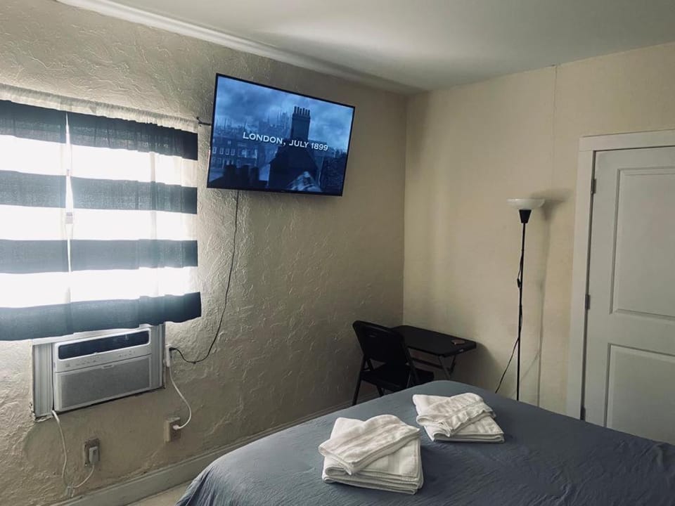 Pretty Private Room, near the Airport - Free parking - 02 Vacation rental in Miami
