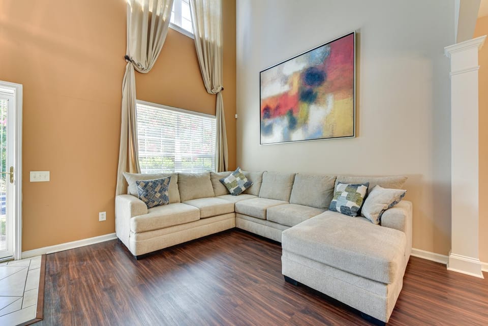 Charlotte Townhome with Deck 18 Mi to Downtown! House in Ballantyne