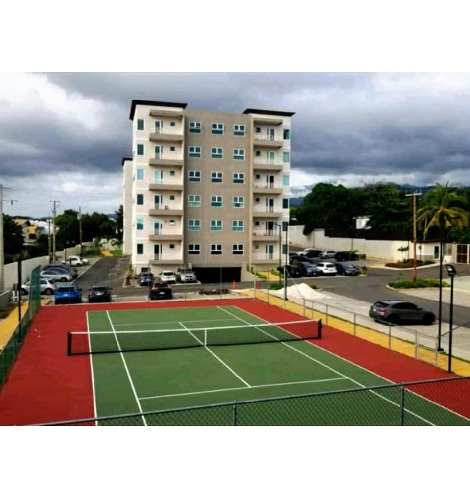 Property building, Squash, Tennis court, Street view, Location, Parking