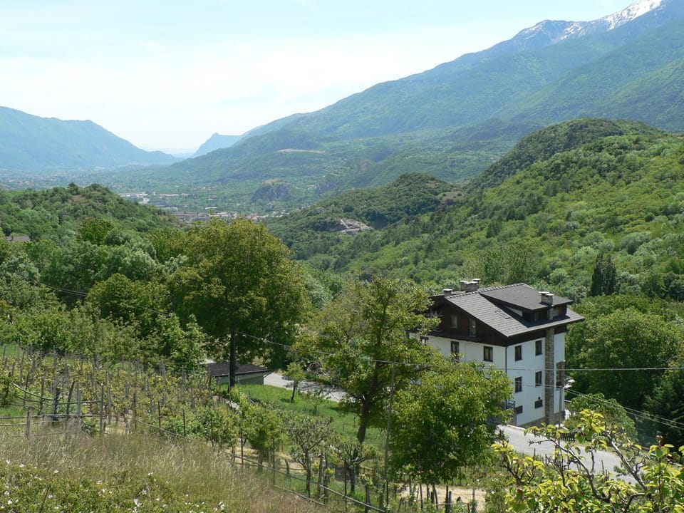 Facade/entrance, View (from property/room), Mountain view