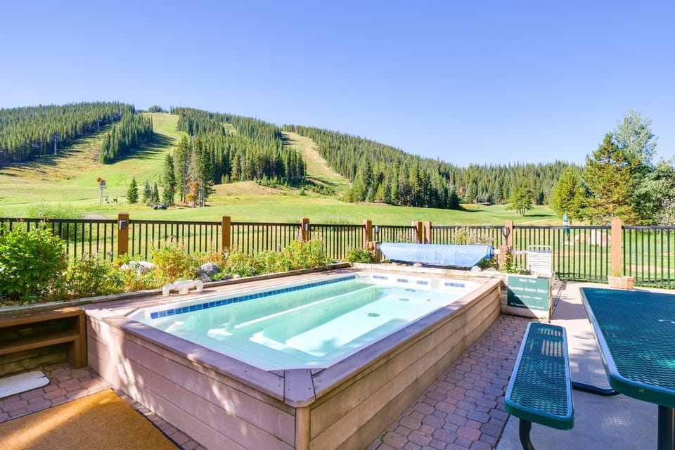 Walk to Ski Lift + Hot Tub: Copper Mountain Condo House in Copper Mountain