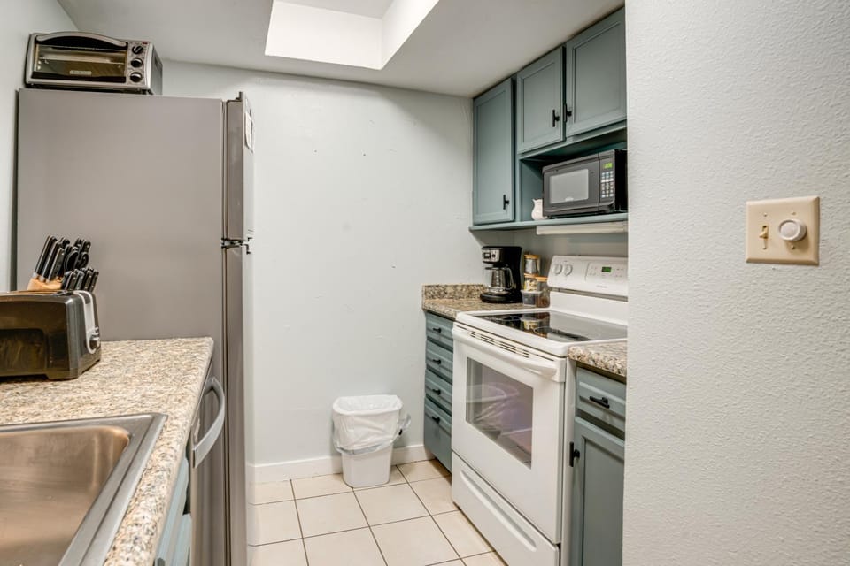 Walk to Ski Lift + Hot Tub: Copper Mountain Condo House in Copper Mountain