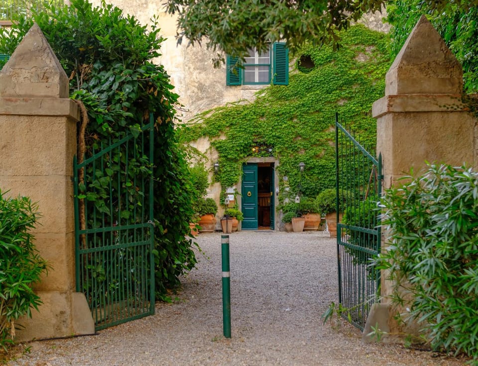 Property building, Patio, Facade/entrance