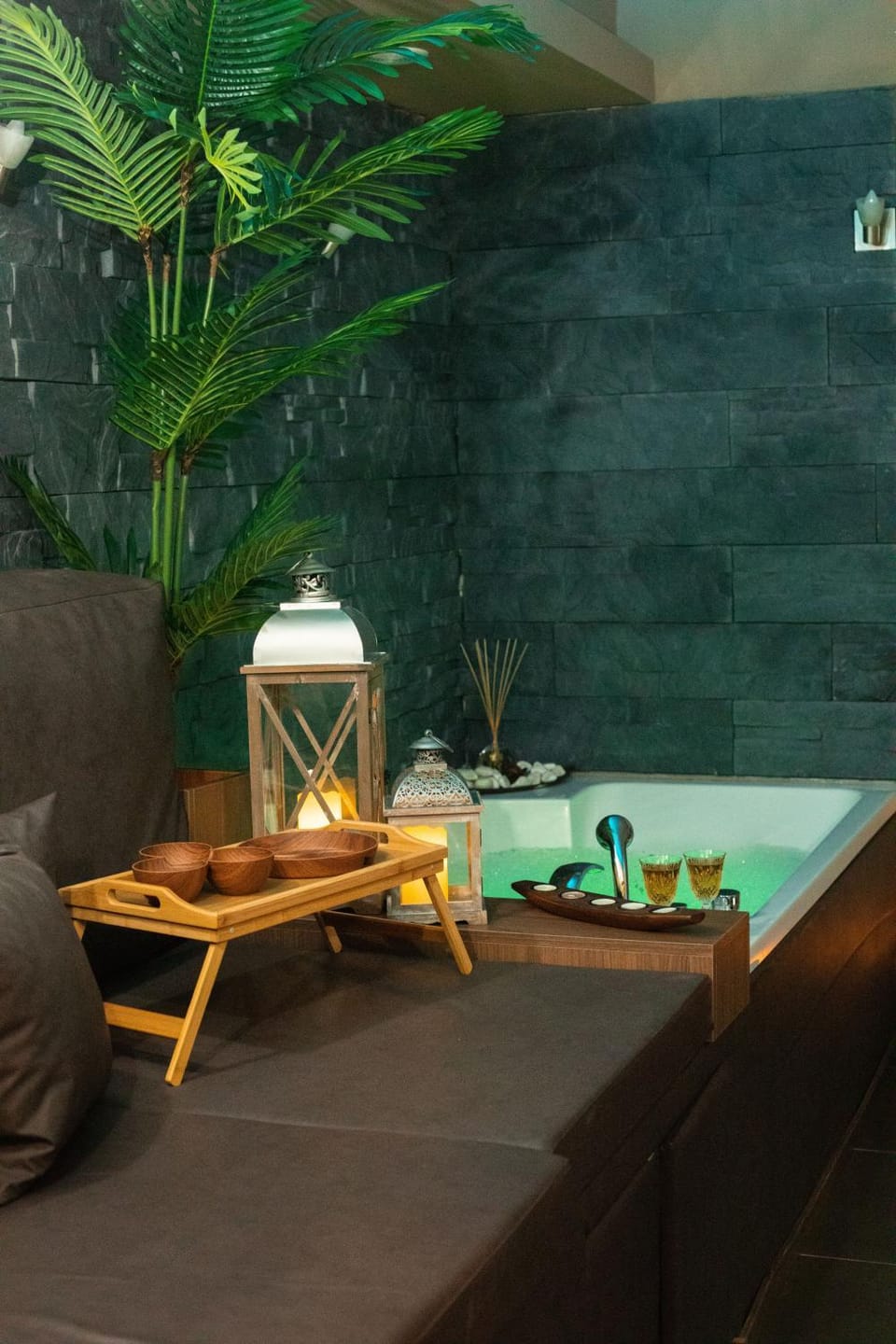 Hot Tub, sunbed