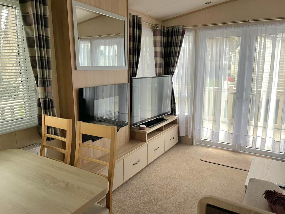 TV and multimedia, Balcony/Terrace, Living room, Dining area