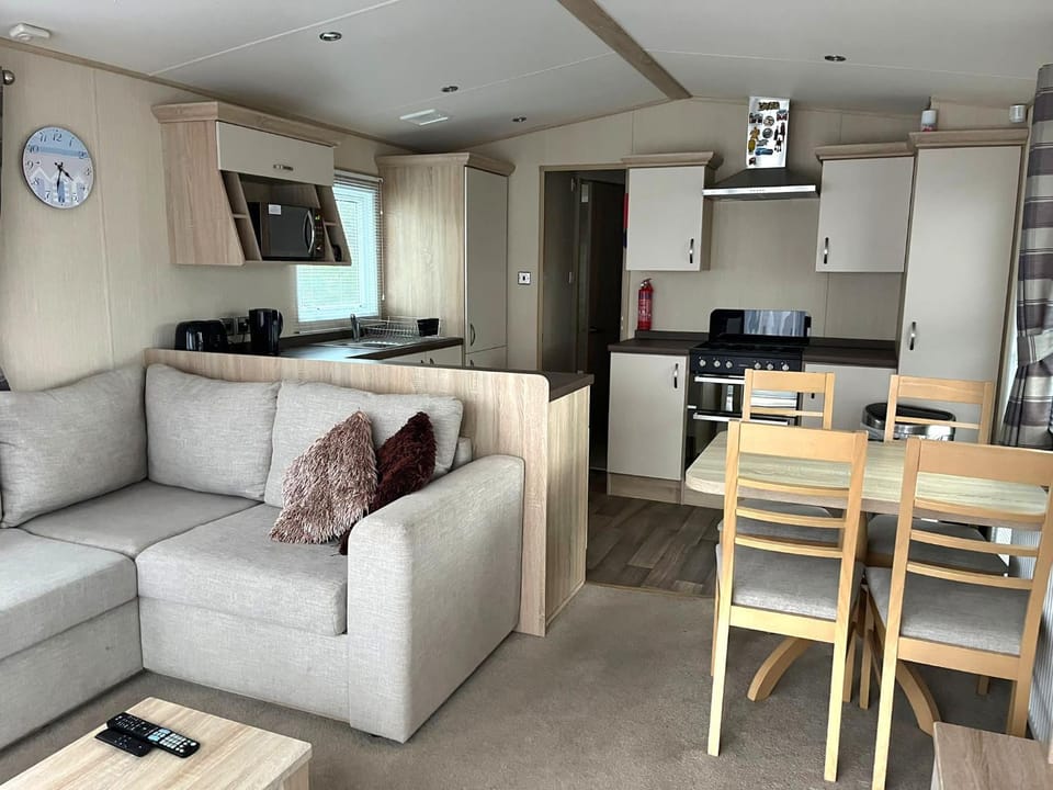 Kitchen or kitchenette, Living room, Dining area