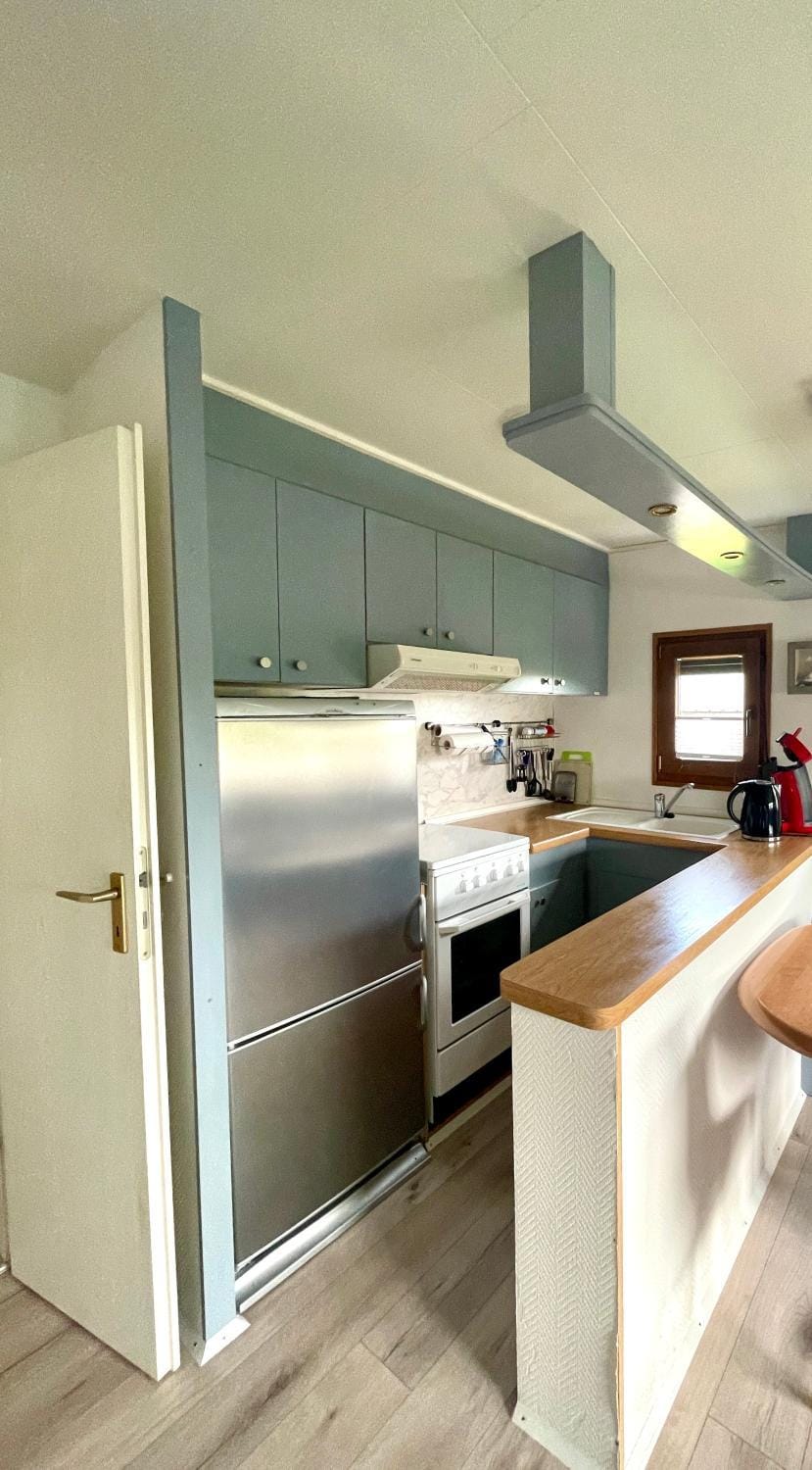 Kitchen or kitchenette, pet friendly, stove