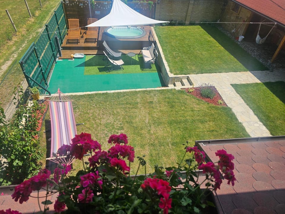 Property building, Natural landscape, Garden, Hot Tub, Garden view, Pool view, Swimming pool