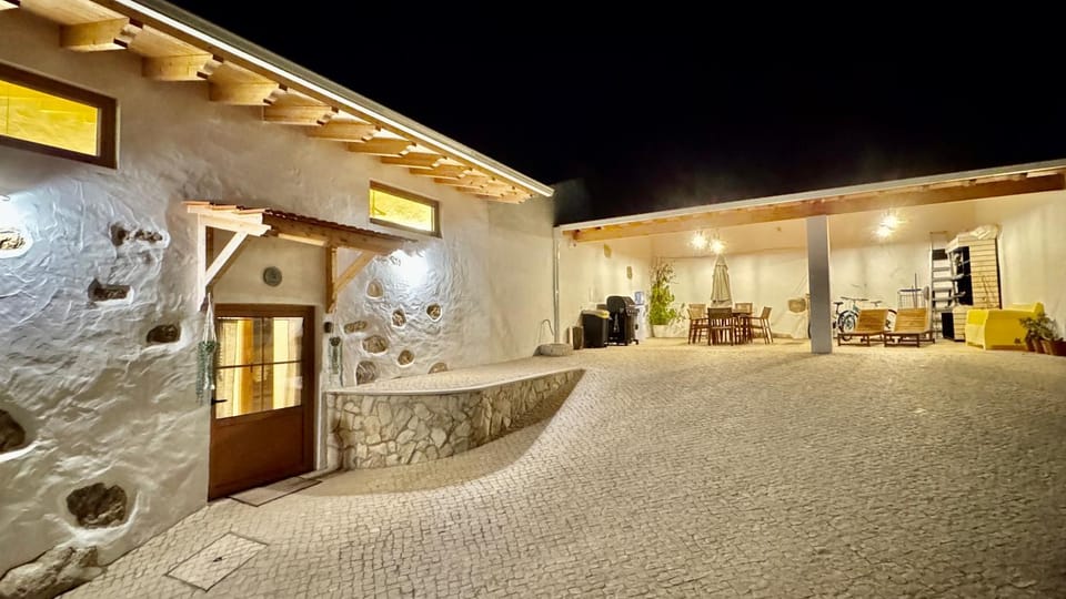 Property building, Facade/entrance, Off site, Night