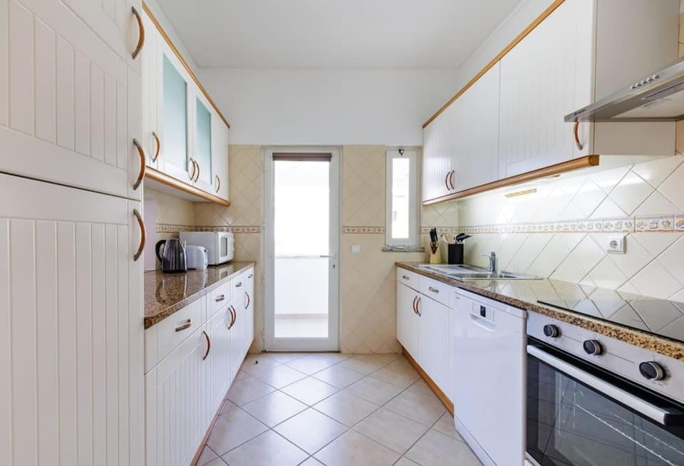 Kitchen or kitchenette, dishwasher, minibar, pet friendly, stove, toaster
