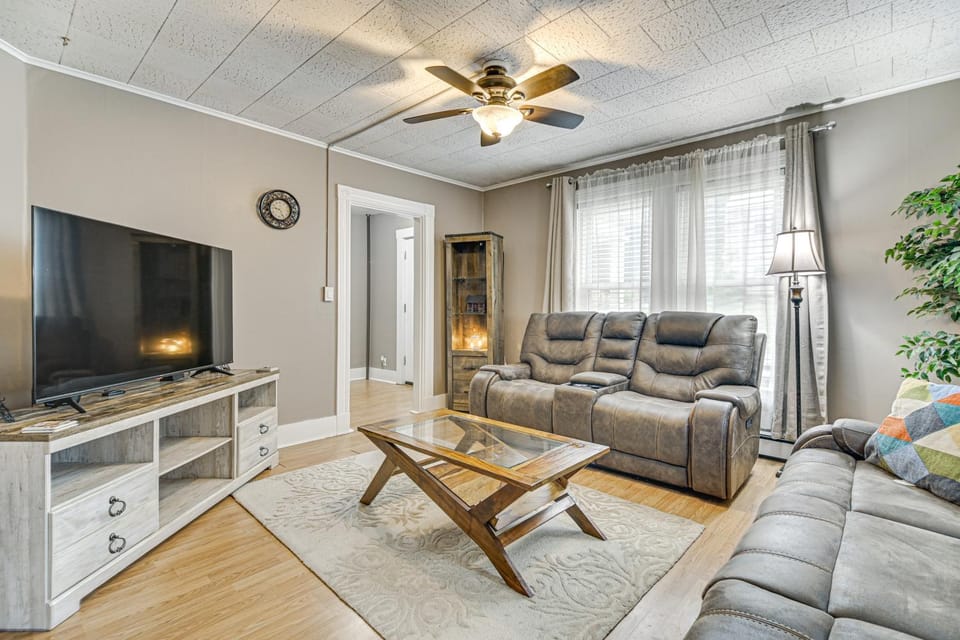 Home w/ Private Hot Tub < 1 Mi to Auburn Riverwalk House in Auburn