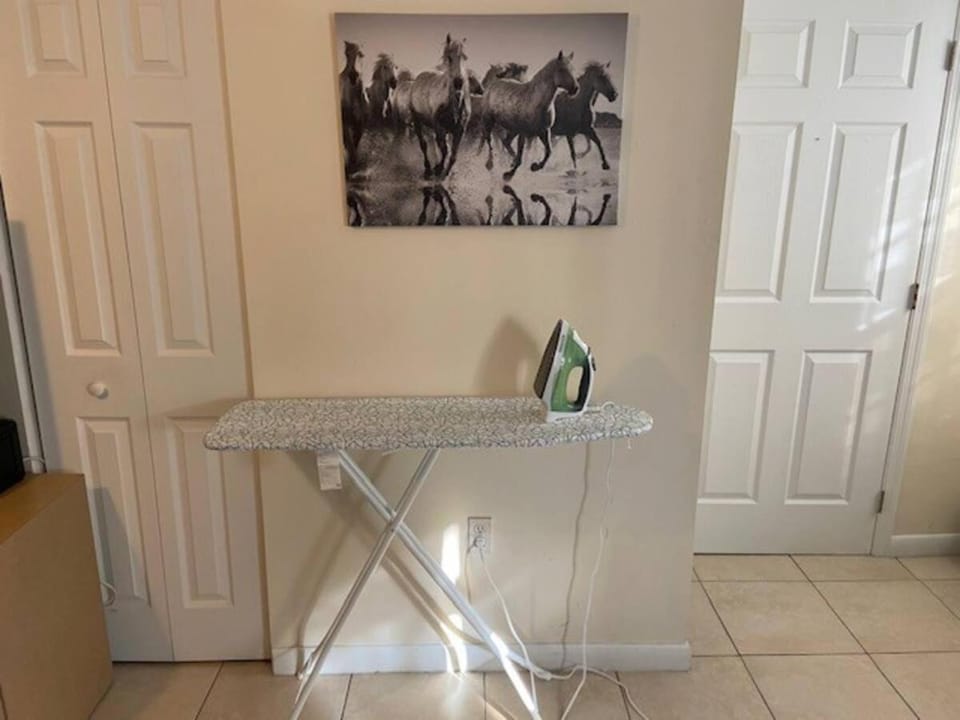 Cozy Private House near Miami Airport - Free parking - 02 House in Miami