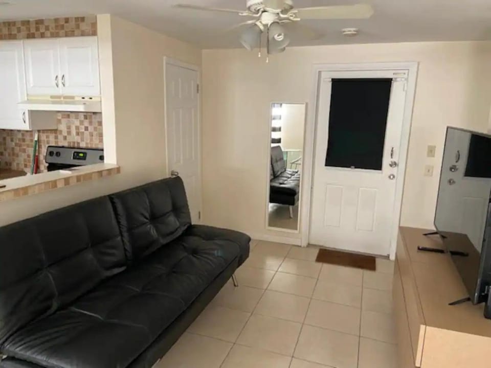 Cozy Private House near Miami Airport - Free parking - 02 House in Miami