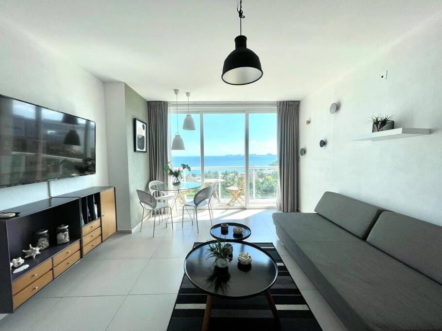 TV and multimedia, Living room, Seating area, Dining area