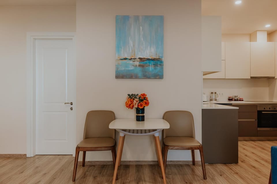 Kitchen or kitchenette, Dining area, pet friendly