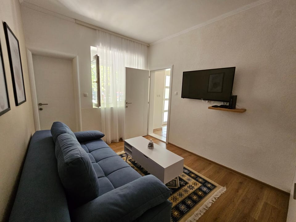 Living room, Garden view, Quiet street view