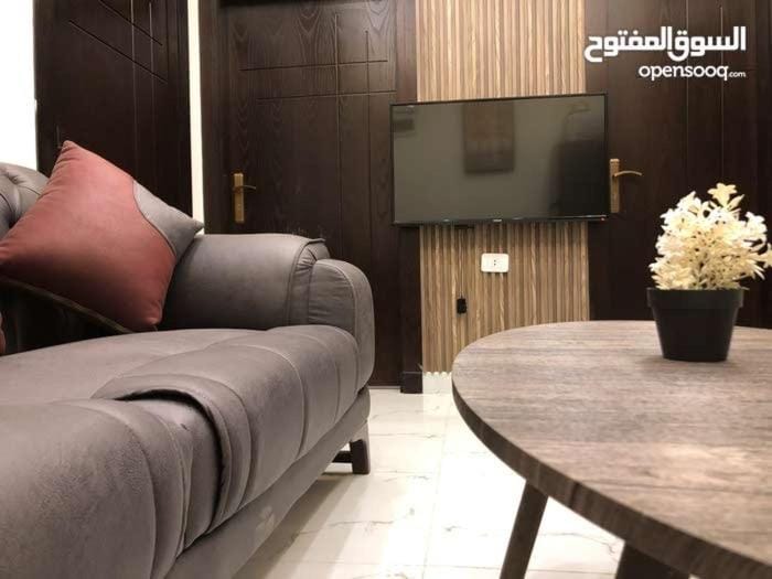 شقة أنيقة-غرفتين وصالة مع بلكونة Stylish 2-Bedroom Apartment with Balcony Apartment in Africa