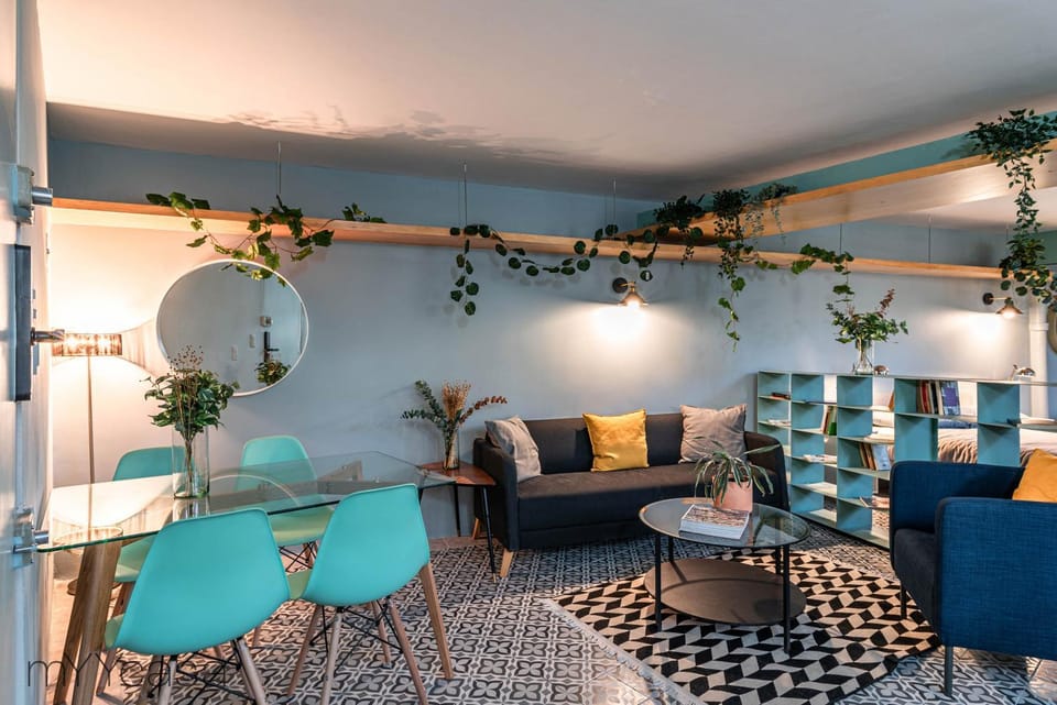 Seating area, Dining area