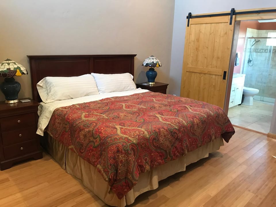 Bed, Bathroom, Photo of the whole room, Bedroom