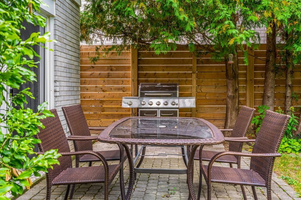 Patio, BBQ facilities