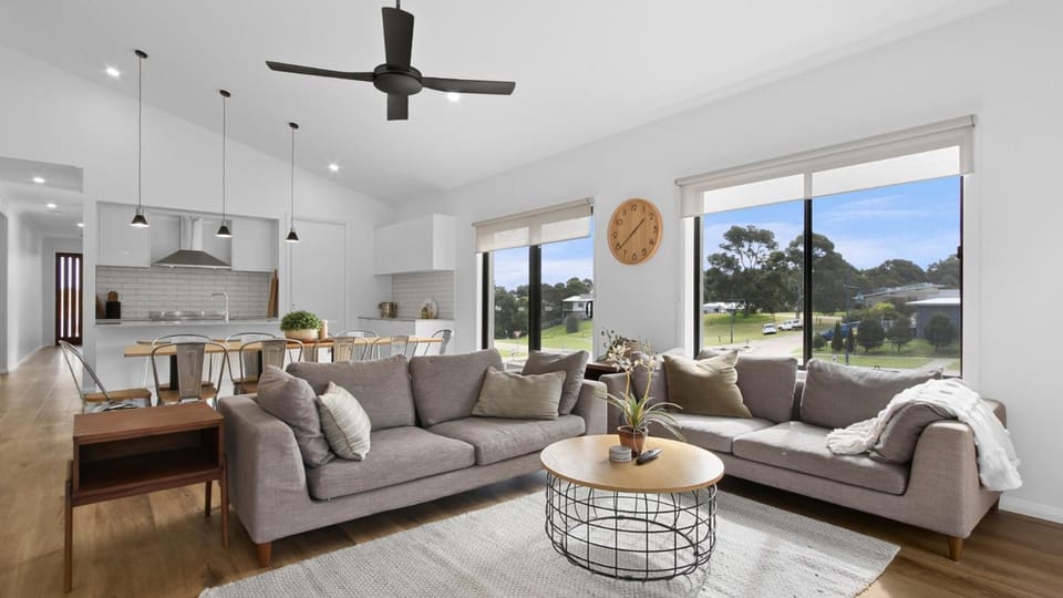 Kitchen or kitchenette, Living room, Dining area