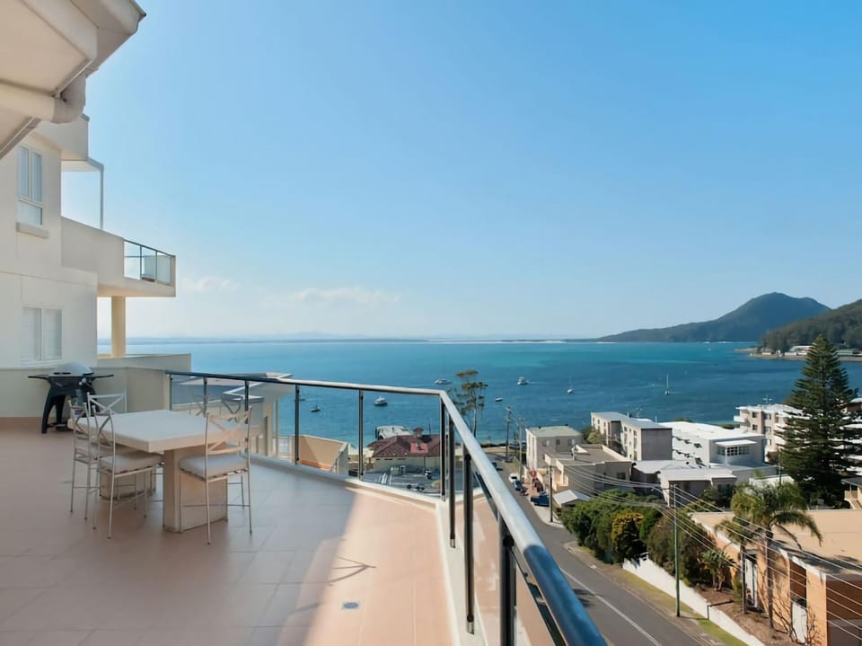 Day, View (from property/room), Balcony/Terrace, Dining area, Mountain view, Sea view
