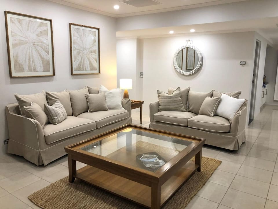 Living room, Seating area, air conditioner