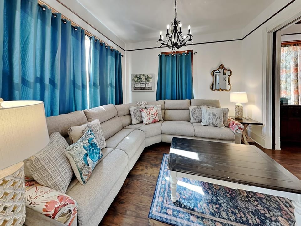 Living room, Seating area, furniture