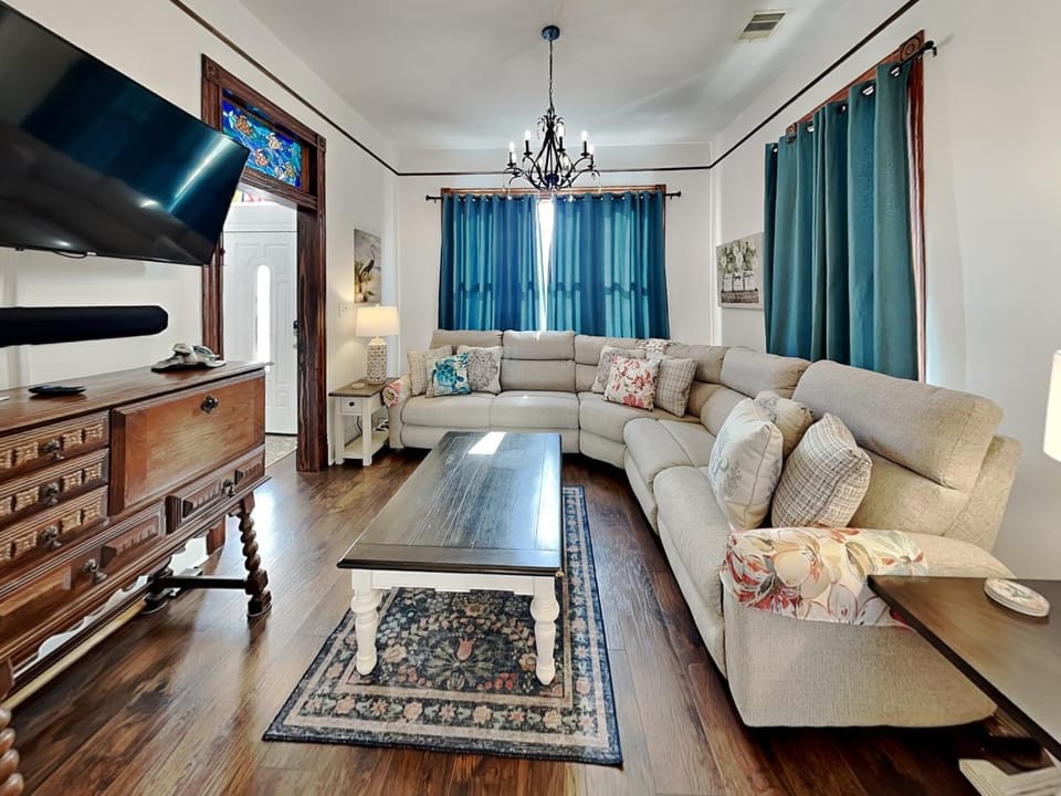 TV and multimedia, Living room, Seating area, furniture