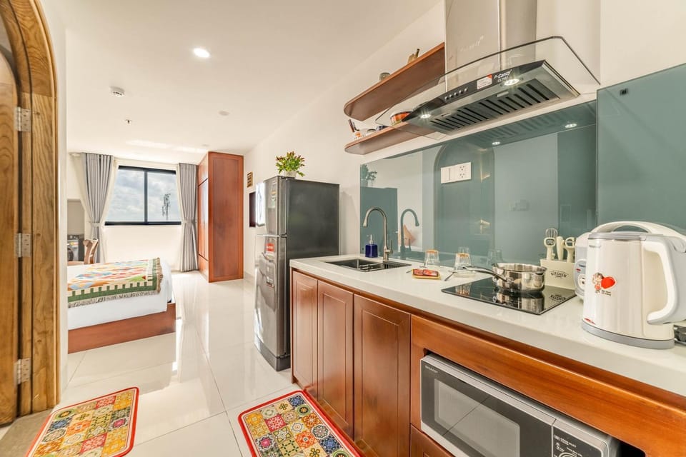 Kitchen or kitchenette, minibar