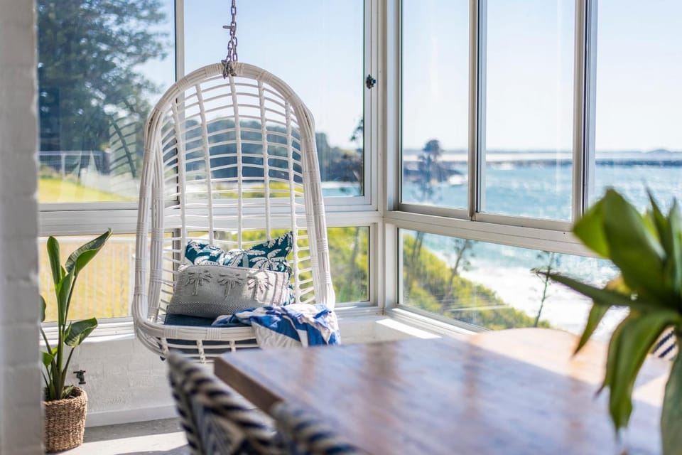 Absolute Oceanfront Yamba - oceanstays Apartment in Yamba