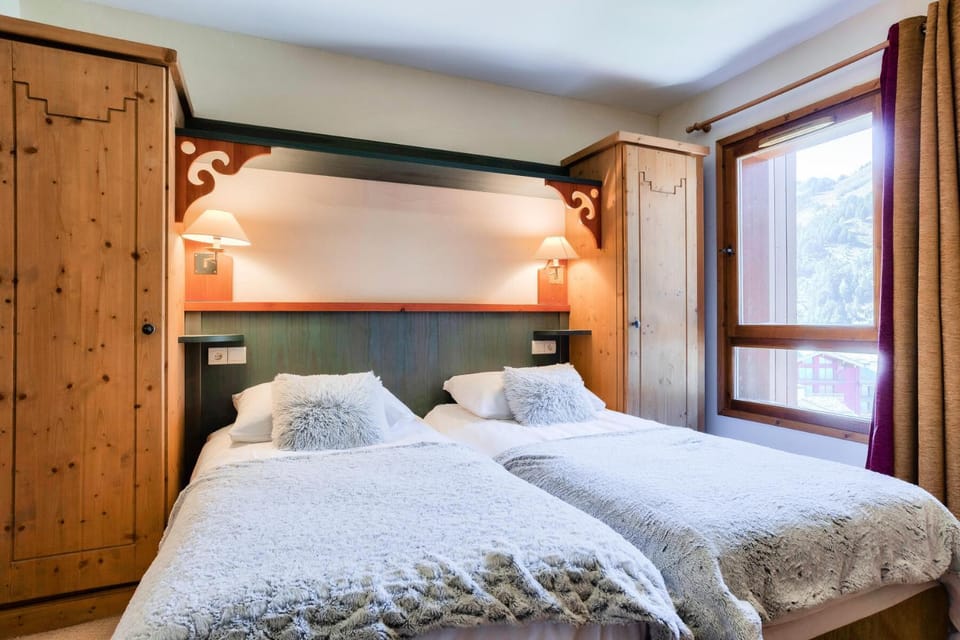 Bed, Bedroom, furniture
