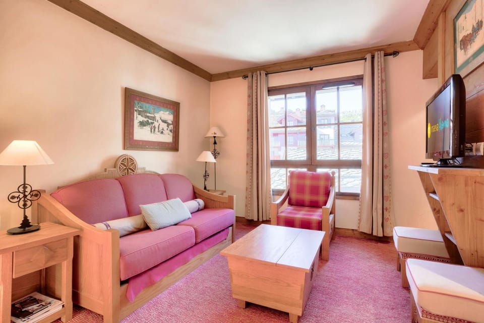 Bed, Living room, Bedroom